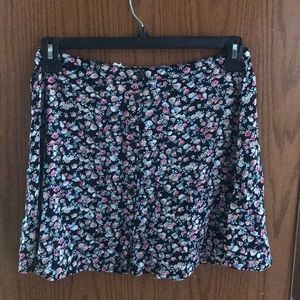 H&M floral skirt. NWT.